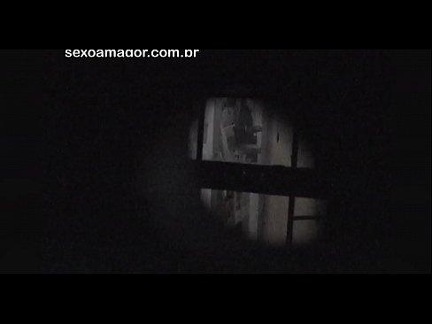 ❤️ Blondiin saab salaja videolevi naabruskonna voyeuri poolt peidetud õõnsate telliskivide taha peidetud ☑ Just porn at us ❌️❤