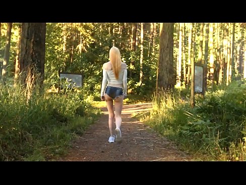 ❤️ Ilus naine liigub aeglaselt, mitte alasti video ☑ Just porn at us ❌️❤