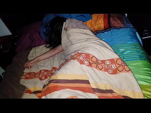 ❤️ Kasupoeg sõimab oma noort kasuema, kui ta magab. ☑ Just porn at us ❌️❤