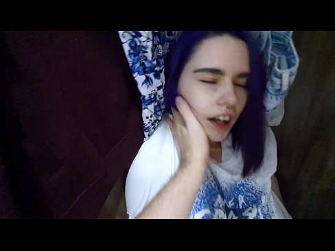 ❤️ Leidsin oma õe kapist ja aitasin tal cumida ☑ Just porn at us ❌️❤